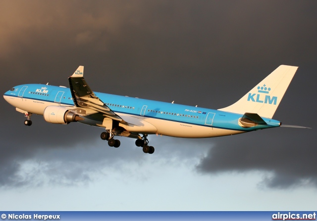 PH-AOH, Airbus A330-200, KLM Royal Dutch Airlines