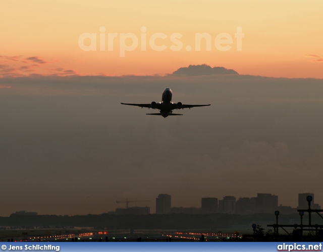 PH-HZW, Boeing 737-800, Transavia