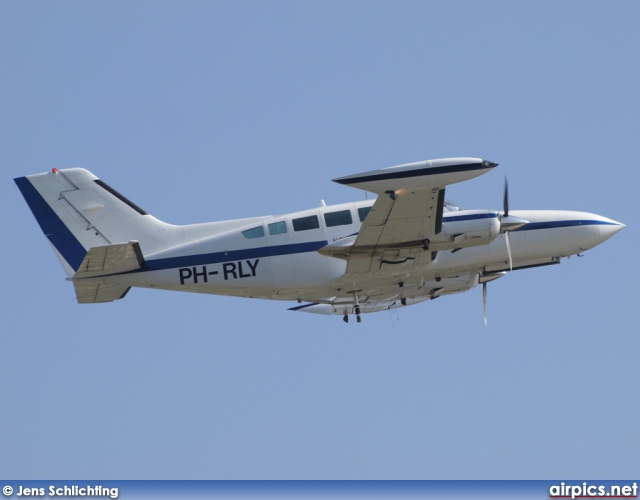 PH-RLY, Cessna 402, Private