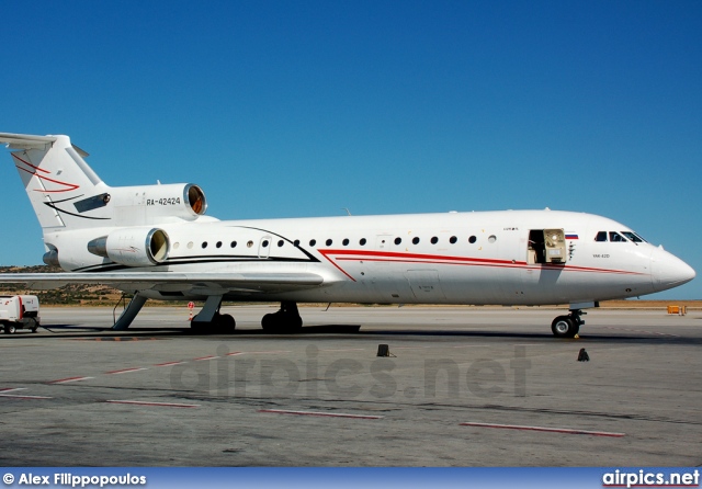 RA-42424, Yakovlev Yak-42-D, Lukoil