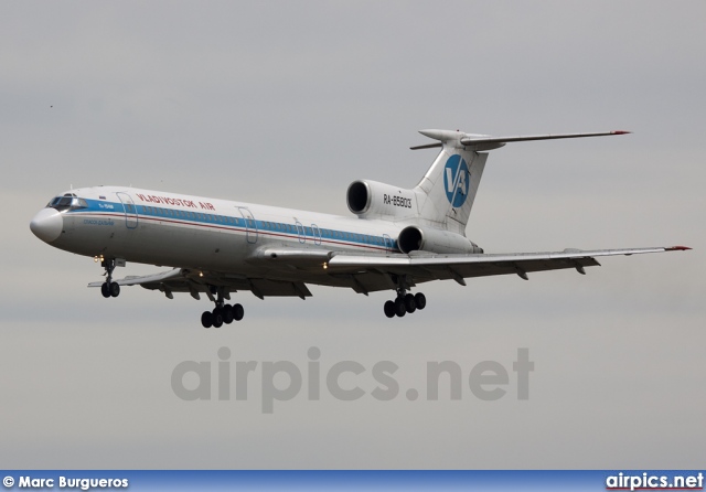 RA-85803, Tupolev Tu-154M, Vladivostok Air