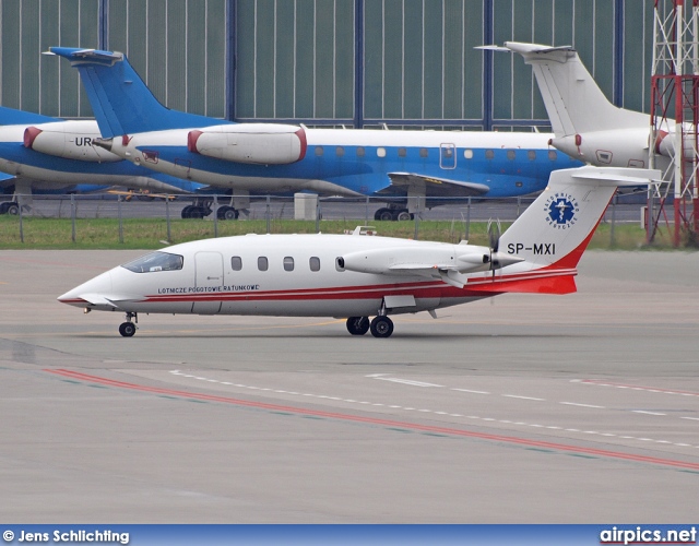 SP-MXI, Piaggio P180 Avanti