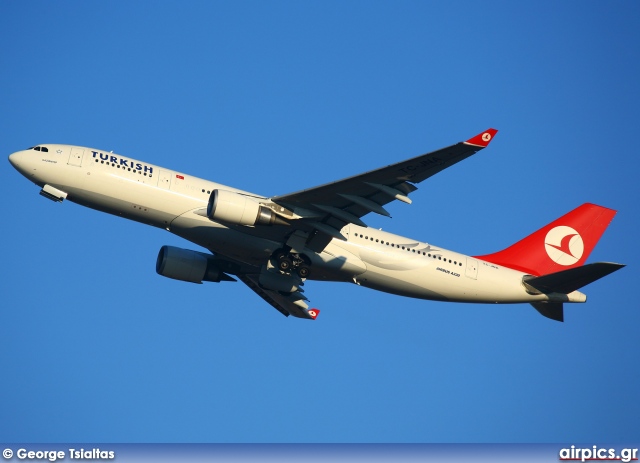 TC-JNA, Airbus A330-200, Turkish Airlines