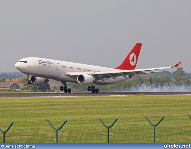 TC-JNG, Airbus A330-200, Turkish Airlines