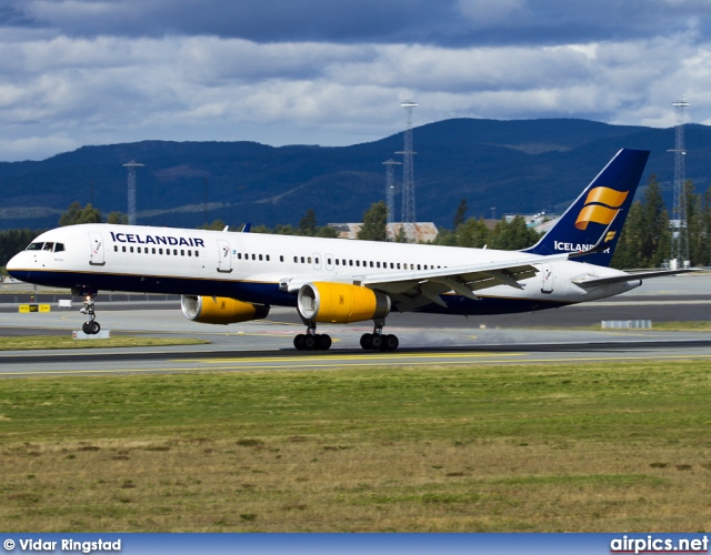 TF-FIZ, Boeing 757-200, Icelandair