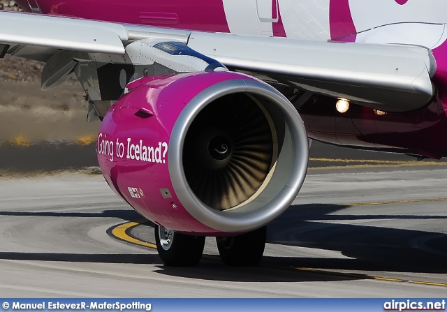 TF-MOM, Airbus A321-200, WOW air