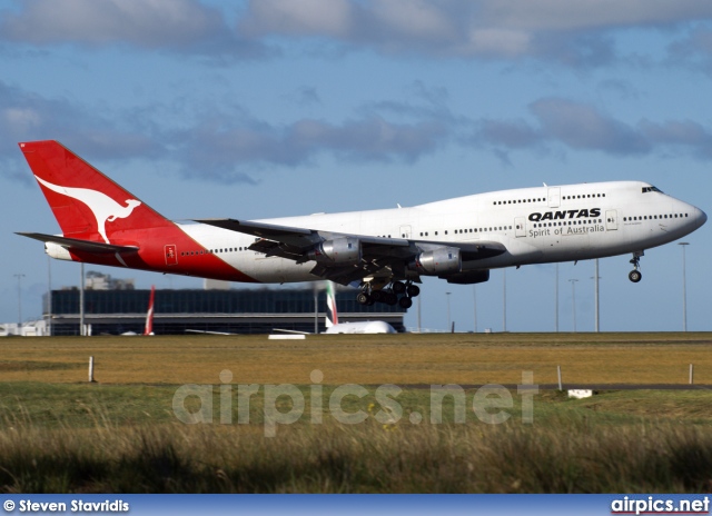 VH-EBV, Boeing 747-300, Qantas