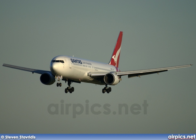 VH-OGS, Boeing 767-300ER, Qantas