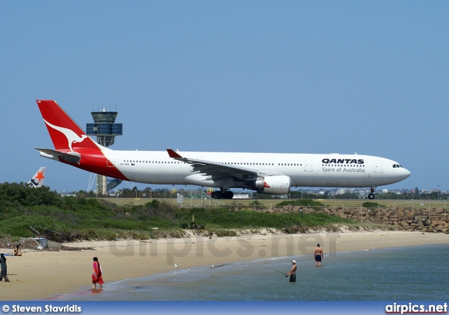 VH-QPD, Airbus A330-300, Qantas