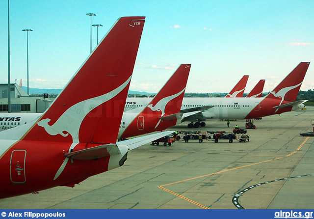 VH-VXH, Boeing 737-800, Qantas