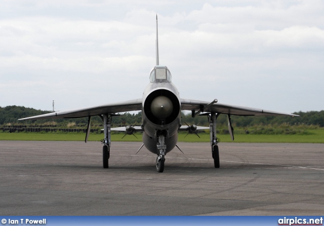 XS904, English Electric Lightning F.6, Private