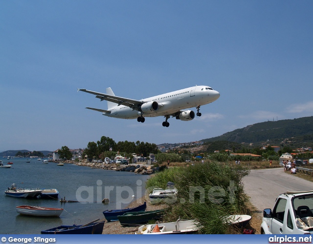 YL-LCC, Airbus A320-200, LatCharter Airlines