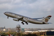 A6-EYF, Airbus A330-200, Etihad Airways