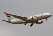 A6-EYF, Airbus A330-200, Etihad Airways