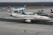 A6-EYK, Airbus A330-200, Etihad Airways