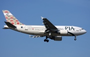 AP-BEU, Airbus A310-300, Pakistan International Airlines (PIA)