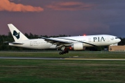 AP-BGL, Boeing 777-200ER, Pakistan International Airlines (PIA)