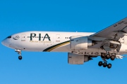 AP-BGL, Boeing 777-200ER, Pakistan International Airlines (PIA)