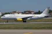 EC-LUN, Airbus A320-200, Vueling