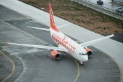 G-EZKB, Boeing 737-700, easyJet