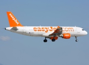 G-EZUA, Airbus A320-200, easyJet