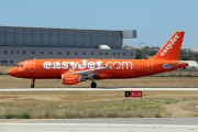 G-EZUI, Airbus A320-200, easyJet