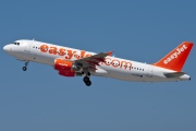 G-EZUR, Airbus A320-200, easyJet