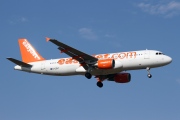 G-EZUT, Airbus A320-200, easyJet