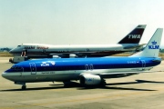 G-UKLD, Boeing 737-400, KLM Royal Dutch Airlines