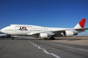 JA8086, Boeing 747-400, Japan Airlines