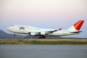 JA8086, Boeing 747-400, Japan Airlines