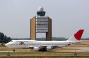 JA8917, Boeing 747-400, Japan Airlines