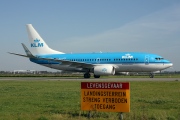 PH-BGE, Boeing 737-700, KLM Royal Dutch Airlines