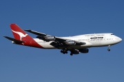 VH-EBW, Boeing 747-300, Qantas