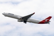 VH-QPH, Airbus A330-300, Qantas